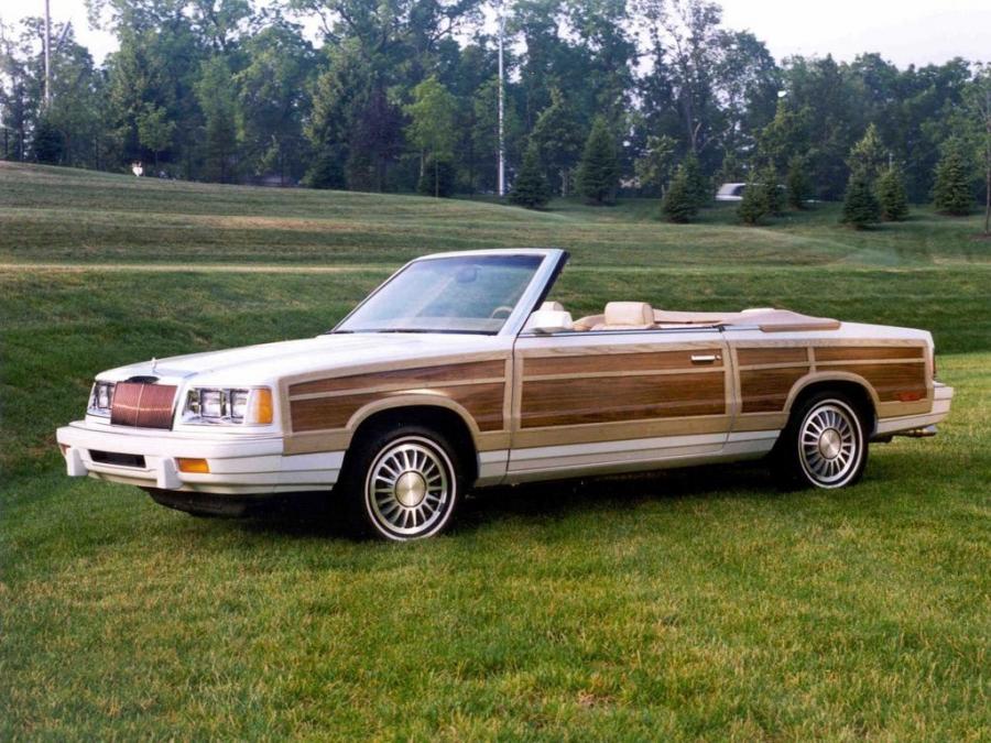  Chrysler LeBaron Town & Country Convertible 1983 года  (фото 1 из 3)